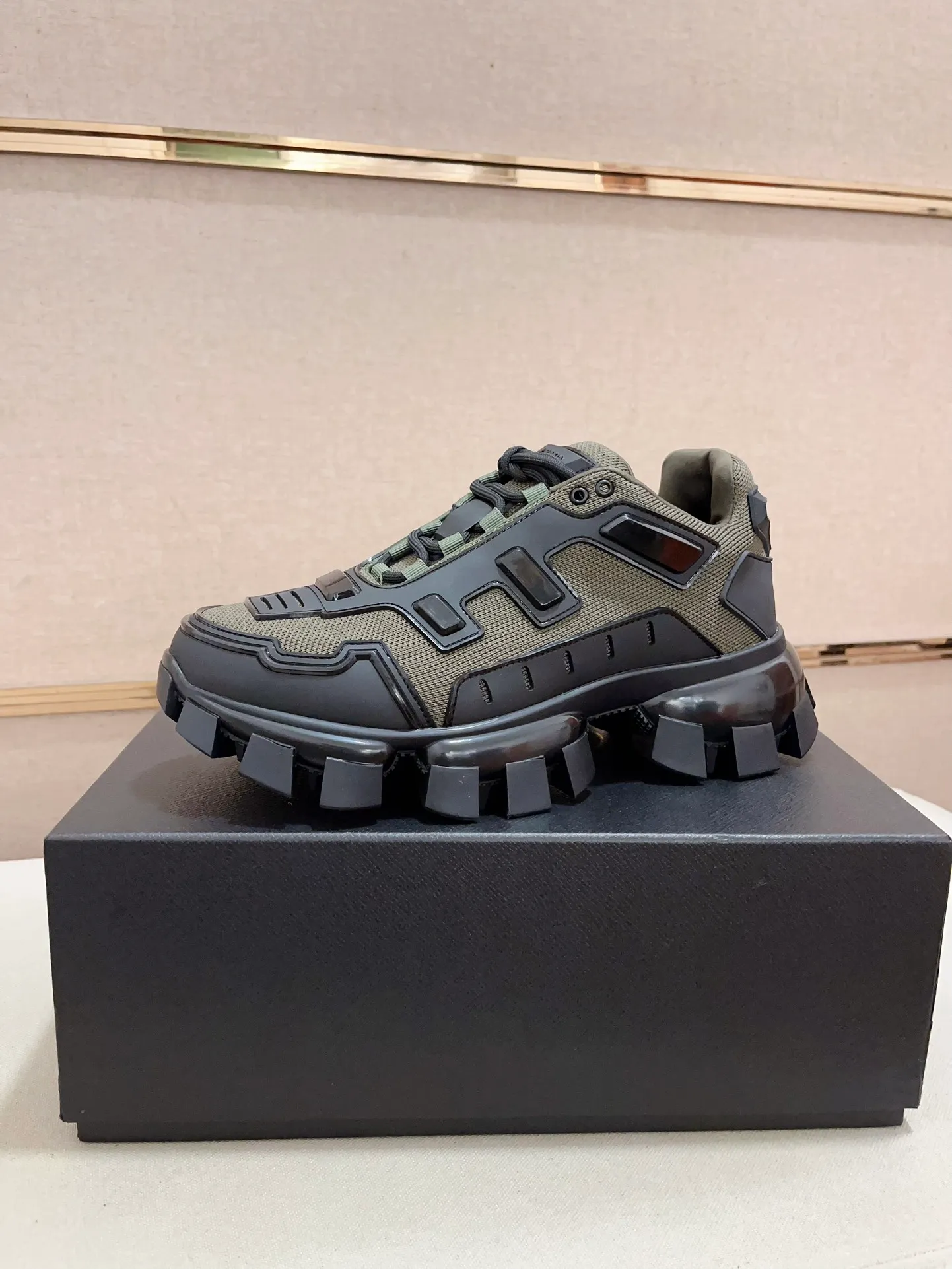 Men's Men's Shoes 💰 620💰 ✔️✔️✔️High-quality new PRADA counters are launched at the same time. The new men's shoes and 😘fabrics are selected from first-layer cowhide. Lining: imported elastic mesh➕cowhide lining. 👍🏿High-end☄️Open-molded non-slip rubber outsole, exquisite lines, simple and elegant, comfortable and high-end for leisure travel. Number of yards: 38 to 44.